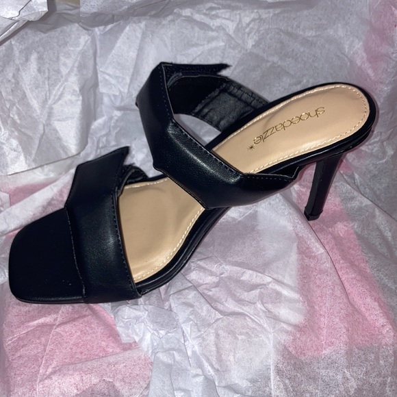 Nafessa Velcro Strap Sandal - Picture 2 of 8